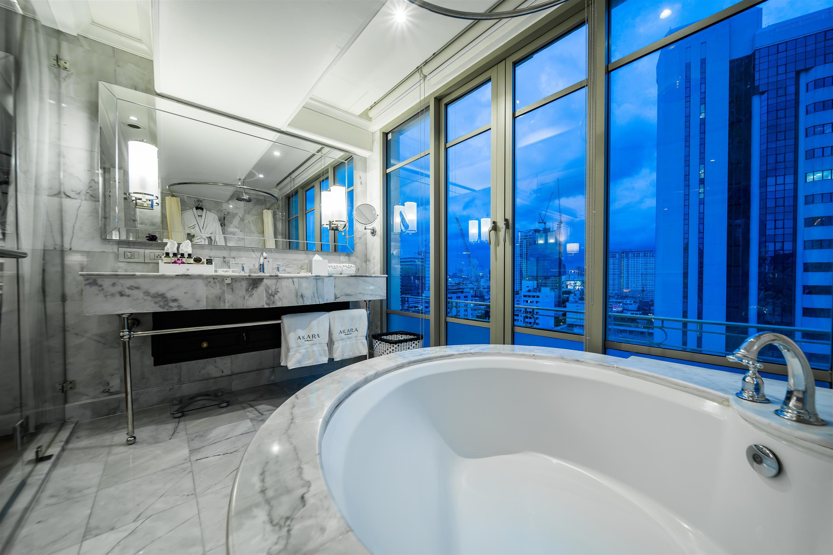 Akara Deluxe King Room
