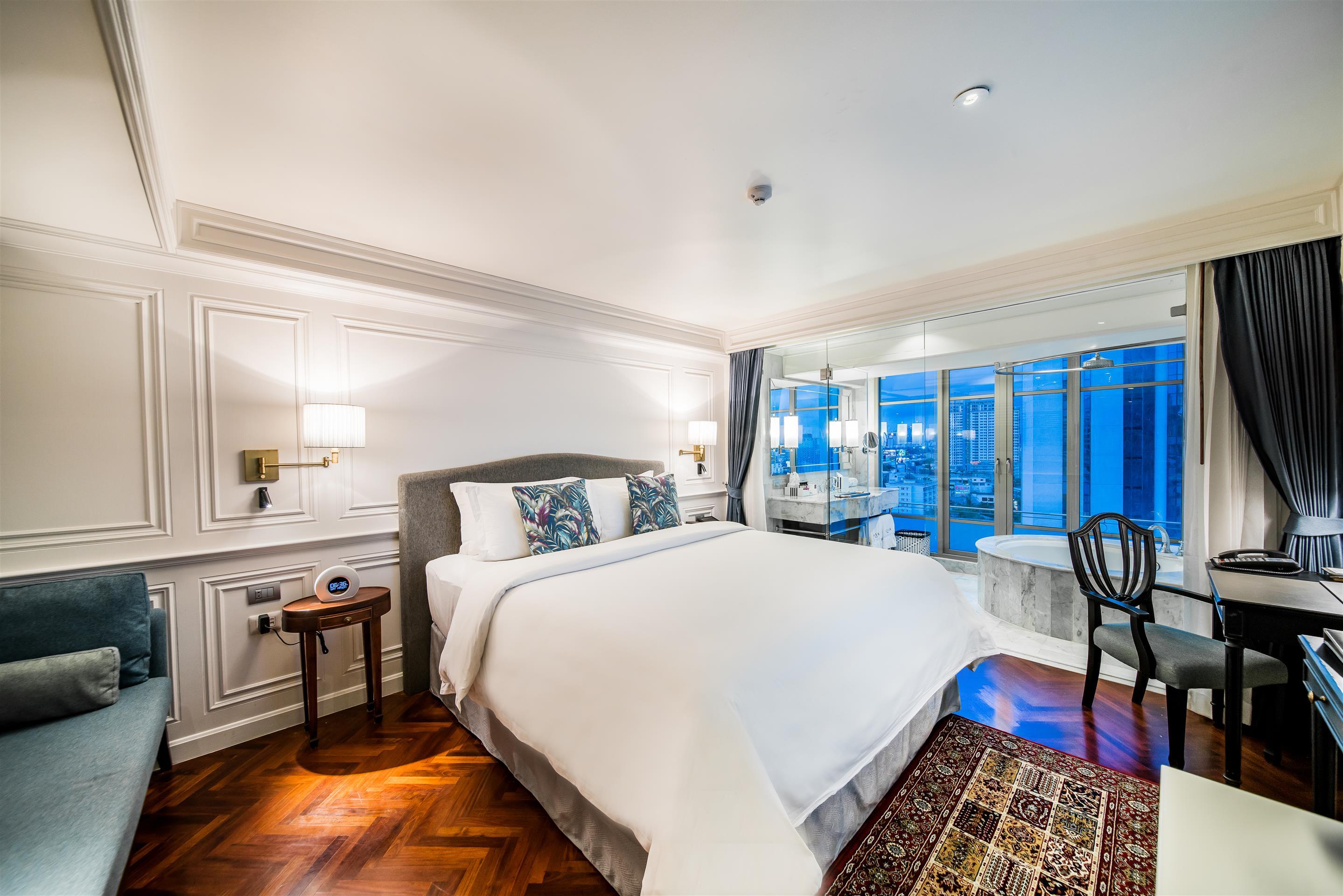Akara Deluxe King Room